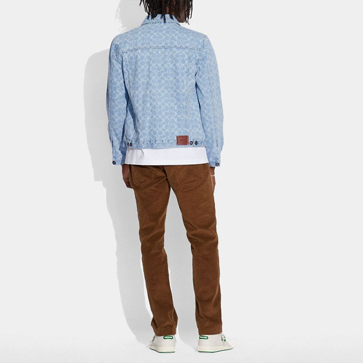 COACH Blue Denim Jacket with All-Over Logo Print and Button-Up Design. C4630-SL1 圖 4