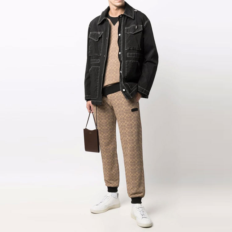 Lookbook コーチ クラシック ロゴ プリント ニット ジョガーパンツ ベージュ. C5761-RYU