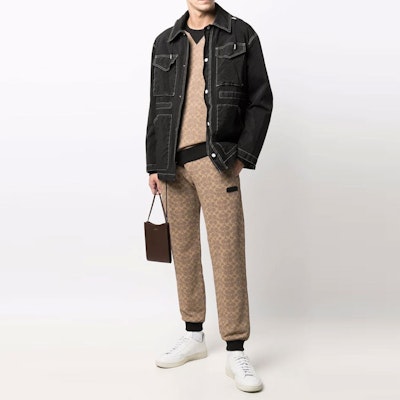 コーチ クラシック ロゴ プリント ニット ジョガーパンツ ベージュ. C5761-RYU Lookbook コーチ クラシック ロゴ プリント ニット ジョガーパンツ ベージュ. C5761-RYU