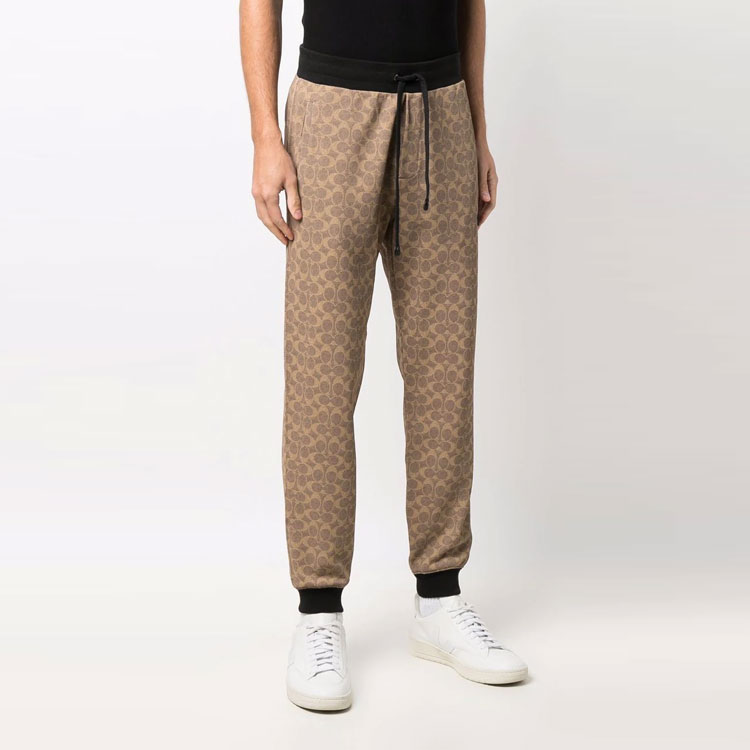 Shop コーチ クラシック ロゴ プリント ニット ジョガーパンツ ベージュ. C5761-RYU