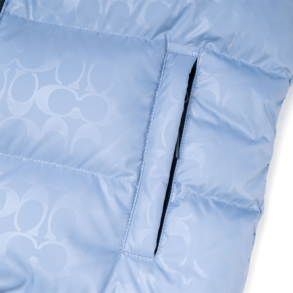 Sizing COACH FW22 Rompi Puffer Logo Colorblock Biru. CE332-BLU