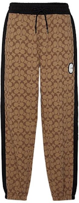 COACH FW22 Celana Sweatpants Katun Logo Print Warna Khaki. C7806-OFZ Order COACH FW22 Celana Sweatpants Katun Logo Print Warna Khaki. C7806-OFZ