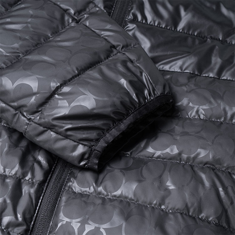 Sizing COACH FW22 Black Hooded Zip-Up Puffer Jacket with Logo for Men. C5189-BLK