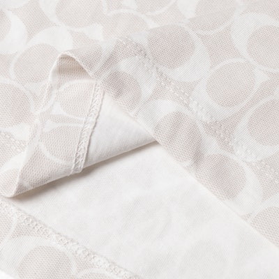 COACH FW22 Unisex Kaos Putih Logo Print Crew Neck CB575-CAH Sizing COACH FW22 Unisex Kaos Putih Logo Print Crew Neck CB575-CAH