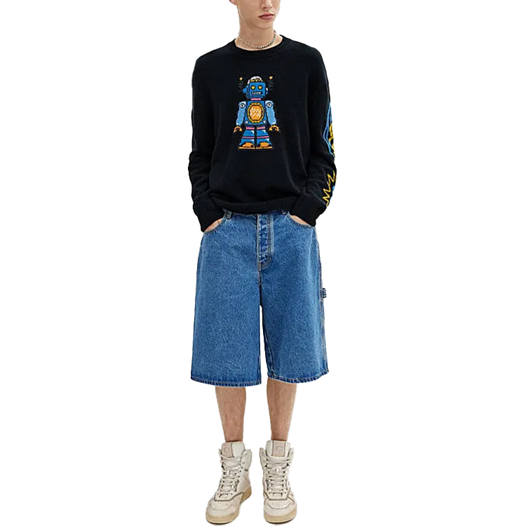 Lookbook COACH FW23 黑色刺繡寬鬆長袖圓領毛衣 CN620-BLC