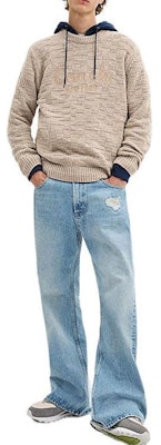 COACH FW24 Letter Embroidery Crewneck Pullover Sweater Beige. CT065-OTM Lookbook COACH FW24 Letter Embroidery Crewneck Pullover Sweater Beige. CT065-OTM