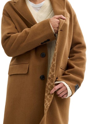 COACH FW24 男女款雙面駁領駁針長大衣駝色。 CV898-CAM Sizing COACH FW24 男女款雙面駁領駁針長大衣駝色。 CV898-CAM