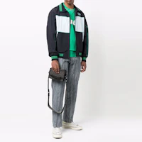 Lookbook COACH Jaket Aviator Warna-warni Logo Colorblock. C4650-NAW