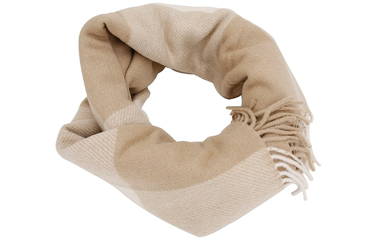 Lookbook COACH Syal Wol Pola Kotak Warna-Warni Unisex Model Pasangan F76389-CAM