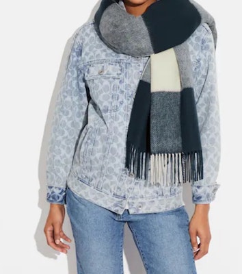 蔻驰男女通用格纹休闲时尚针织围巾. 76389-BHP Lookbook 蔻驰男女通用格纹休闲时尚针织围巾. 76389-BHP