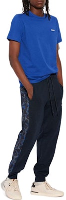 蔻驰 SS22宽松迷彩印花运动裤-蓝色 CB813-BLU Lookbook 蔻驰 SS22宽松迷彩印花运动裤-蓝色 CB813-BLU