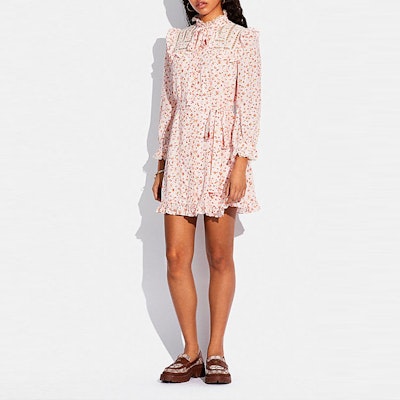 COACH SS22 粉紅色印花真絲長袖連衣裙 C7887 Lookbook COACH SS22 粉紅色印花真絲長袖連衣裙 C7887