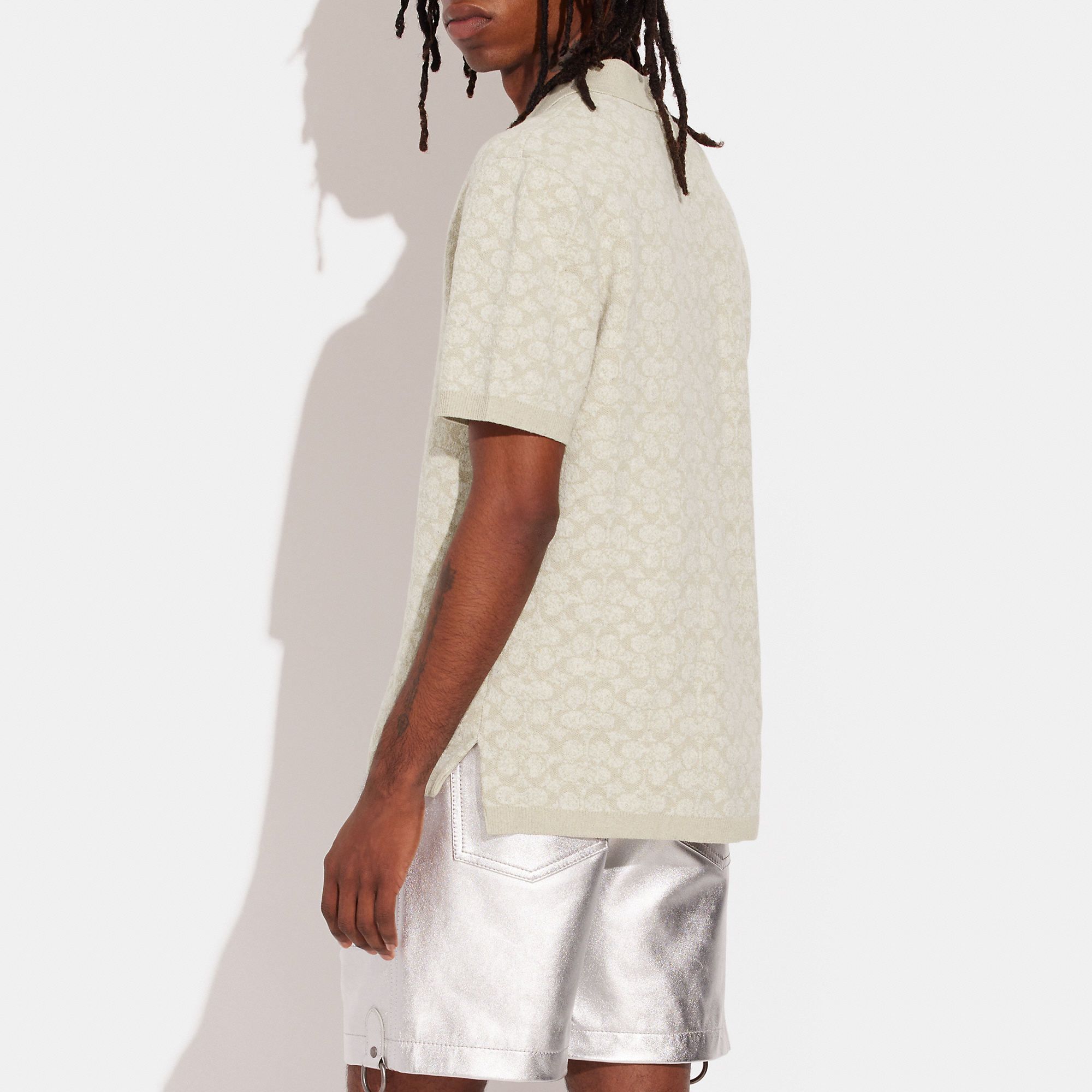 Shop COACH SS23 Polo Shirt Lengan Pendek Logo Beige. CI442-IVO