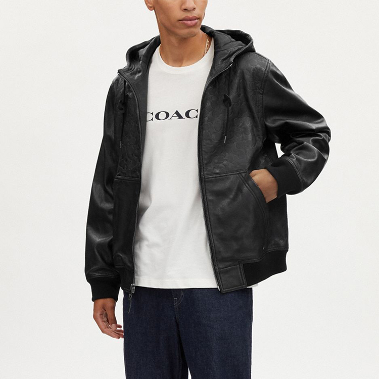 Lookbook COACH SS23 黑色皮革連帽外套附拉鍊口袋. CK513-OY2