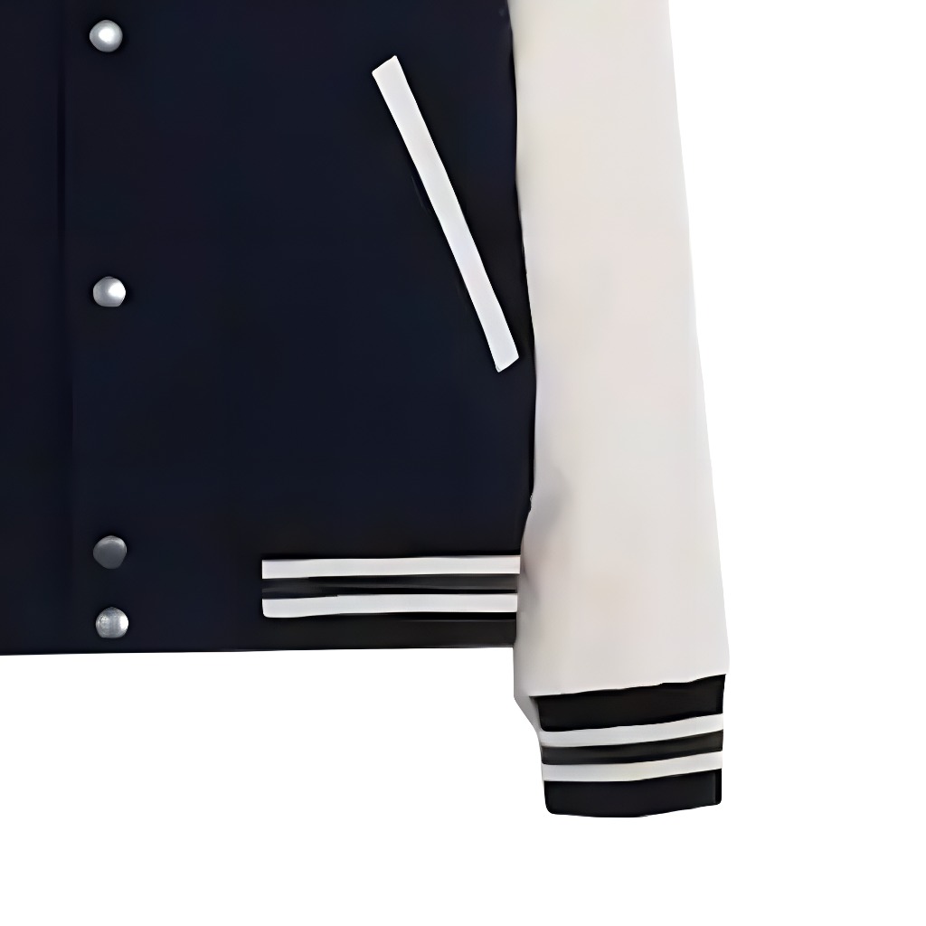 Sizing 코치 SS23 블랙 래글런 슬리브 바시티 재킷 - 대비되는 레터 패치 디테일. CF802-VC8