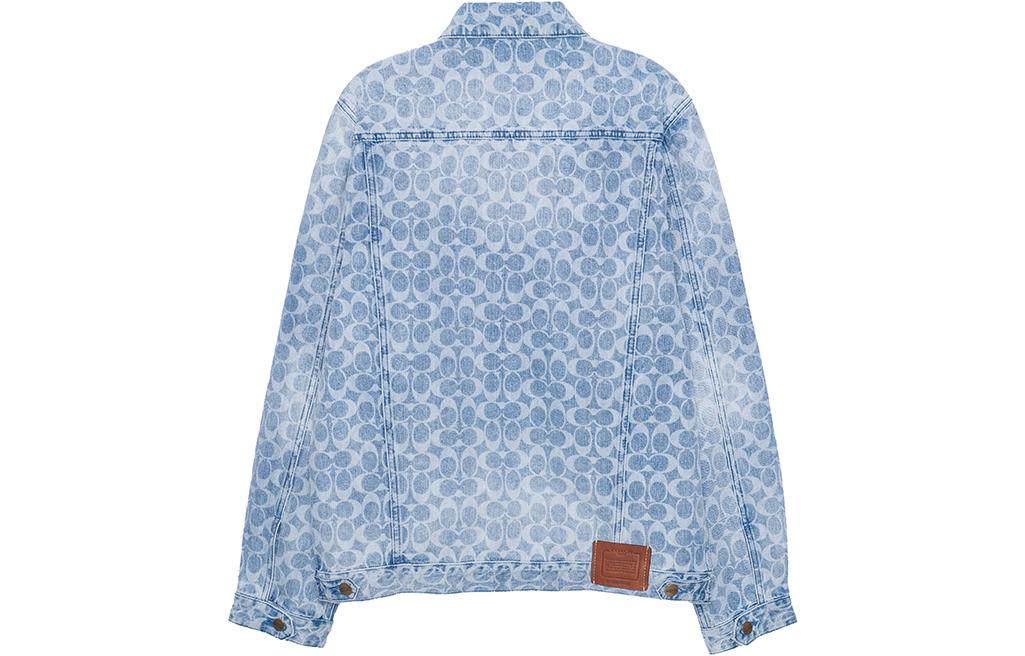 Lookbook 코치 SS23 블루 데님 재킷 올오버 로고 프린트. C0918-VF1