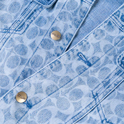 코치 SS23 블루 데님 재킷 올오버 로고 프린트. C0918-VF1 Details for 코치 SS23 블루 데님 재킷 올오버 로고 프린트. C0918-VF1