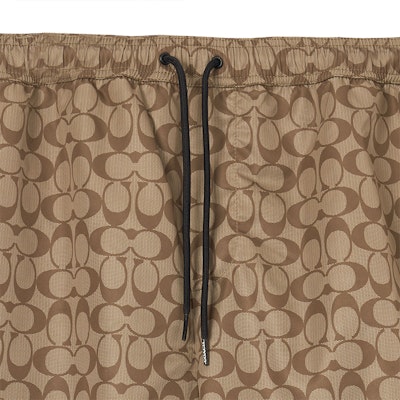 コーチ SS23 カーキ ロゴプリント ドローストリング スイムショーツ. CG112-OFZ Details for コーチ SS23 カーキ ロゴプリント ドローストリング スイムショーツ. CG112-OFZ