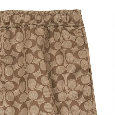 コーチ SS23 カーキ ロゴプリント ドローストリング スイムショーツ. CG112-OFZ Sizing コーチ SS23 カーキ ロゴプリント ドローストリング スイムショーツ. CG112-OFZ