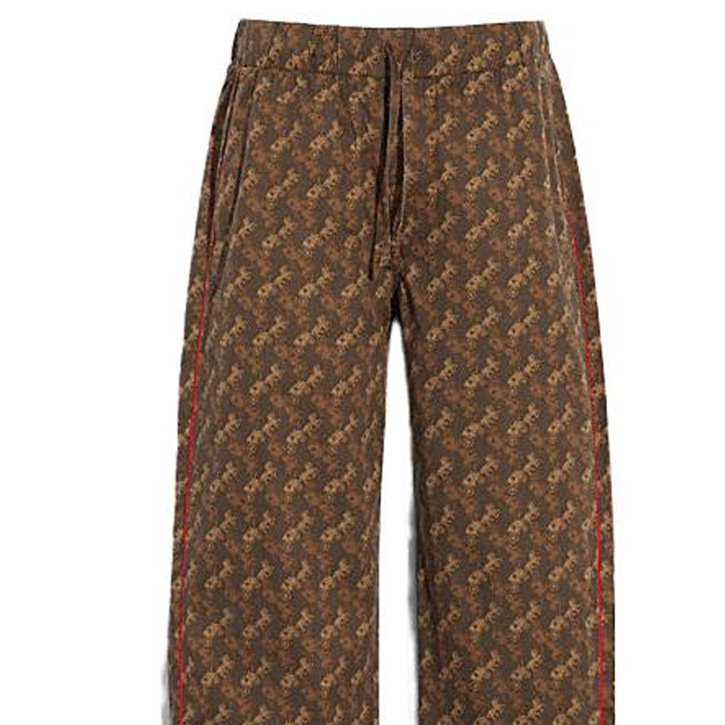 Shop COACH 男士SS23棕色印花休闲裤。 CD763-A8T