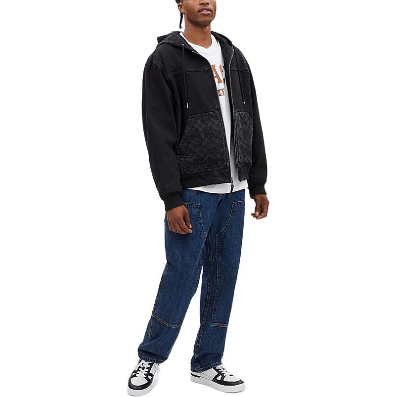 Lookbook COACH SS24 黑色連帽外套，搭配標誌及撞色設計。 CR744-SDP