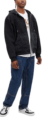 COACH SS24 黑色連帽外套,搭配標誌及撞色設計。 CR744-SDP Lookbook COACH SS24 黑色連帽外套,搭配標誌及撞色設計。 CR744-SDP