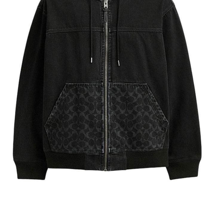 Sizing COACH SS24 黑色連帽外套，搭配標誌及撞色設計。 CR744-SDP