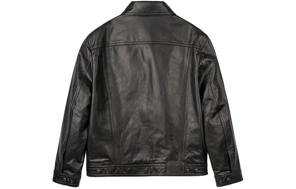Lookbook COACH SS24 黑色皮革夾克，襯衫領設計與鈕扣開合款式。 CM795-BLK