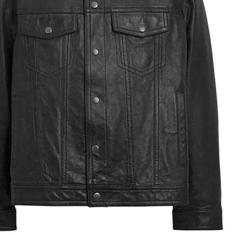 Sizing COACH SS24 黑色皮革夾克，襯衫領設計與鈕扣開合款式。 CM795-BLK