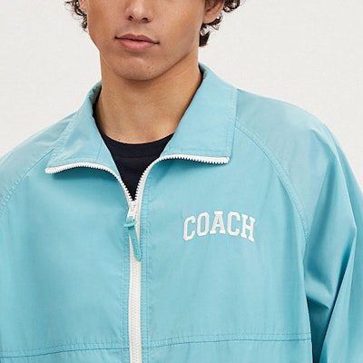 COACH SS24 藍色刺繡標誌拉鍊外套連領子. CR483-VSW Shop COACH SS24 藍色刺繡標誌拉鍊外套連領子. CR483-VSW