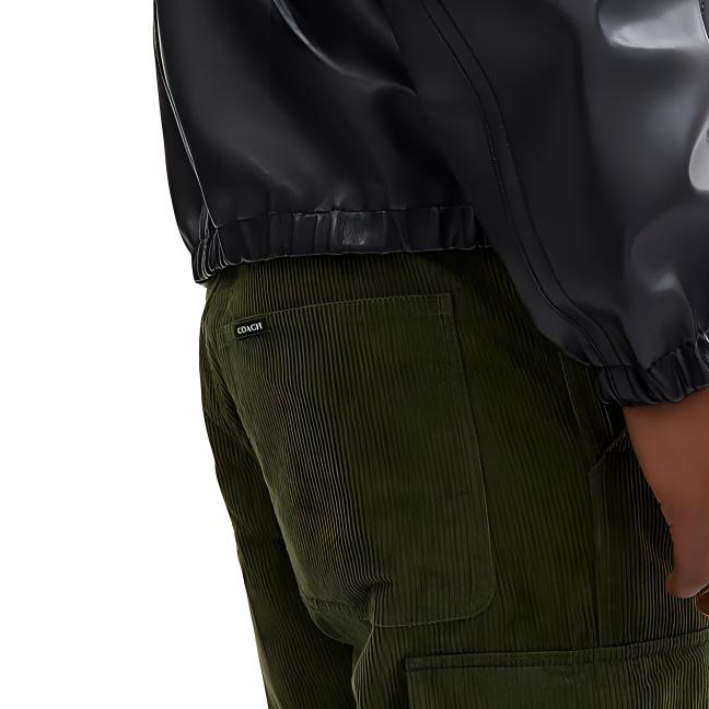 Details for Pantalones Verdes Utility COACH SS24 con Bolsillo de Solapa y Cierre de Cremallera CX651-CCF