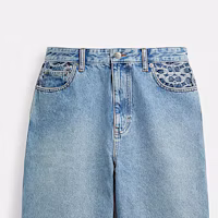 Details for COACH SS24 Celana Pendek Denim Biru Muda dengan Saku Resleting. CR356-P9J