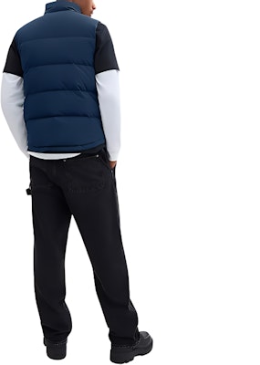 蔻驰 SS24 藏蓝色单排扣无袖羽绒背心。 CT728-WAE Shop 蔻驰 SS24 藏蓝色单排扣无袖羽绒背心。 CT728-WAE