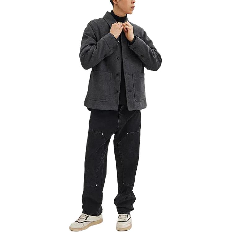 Lookbook Chaqueta Coach SS24 Negra Carbón con Bolsillos y Botones. CN942-CHR