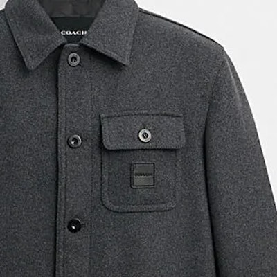 Chaqueta Coach SS24 Negra Carbón con Bolsillos y Botones. CN942-CHR Purchase Chaqueta Coach SS24 Negra Carbón con Bolsillos y Botones. CN942-CHR