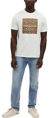 コーチ SS24 ホワイト クルーネック Tシャツ レタープリントデザイン. CO790-WHT Lookbook コーチ SS24 ホワイト クルーネック Tシャツ レタープリントデザイン. CO790-WHT