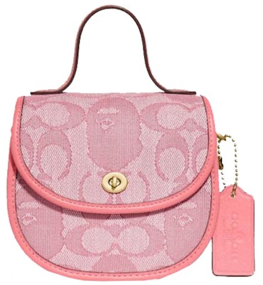 蔻驰 x BAPE 迷你手提马鞍包 经典提花 黄铜/太妃 Buy 蔻驰 x BAPE 迷你手提马鞍包 经典提花 黄铜/太妃