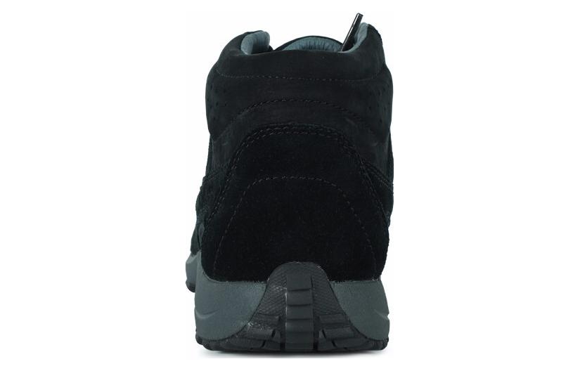 Shop Columbia 中帮户外鞋 '黑色' DM0069-010