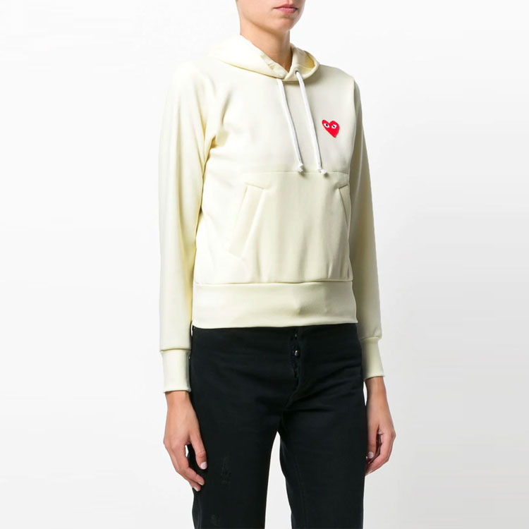 Shop 꼼데가르송 CDG 플레이 SS21 로고 패치 아이보리 스웻셔츠 유니섹스 P1T173-3