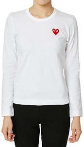 Camiseta Larga Blanca Mujer Comme des Garçons Play Emblema Rojo. AZ-T117-051-2 Lookbook Camiseta Larga Blanca Mujer Comme des Garçons Play Emblema Rojo. AZ-T117-051-2