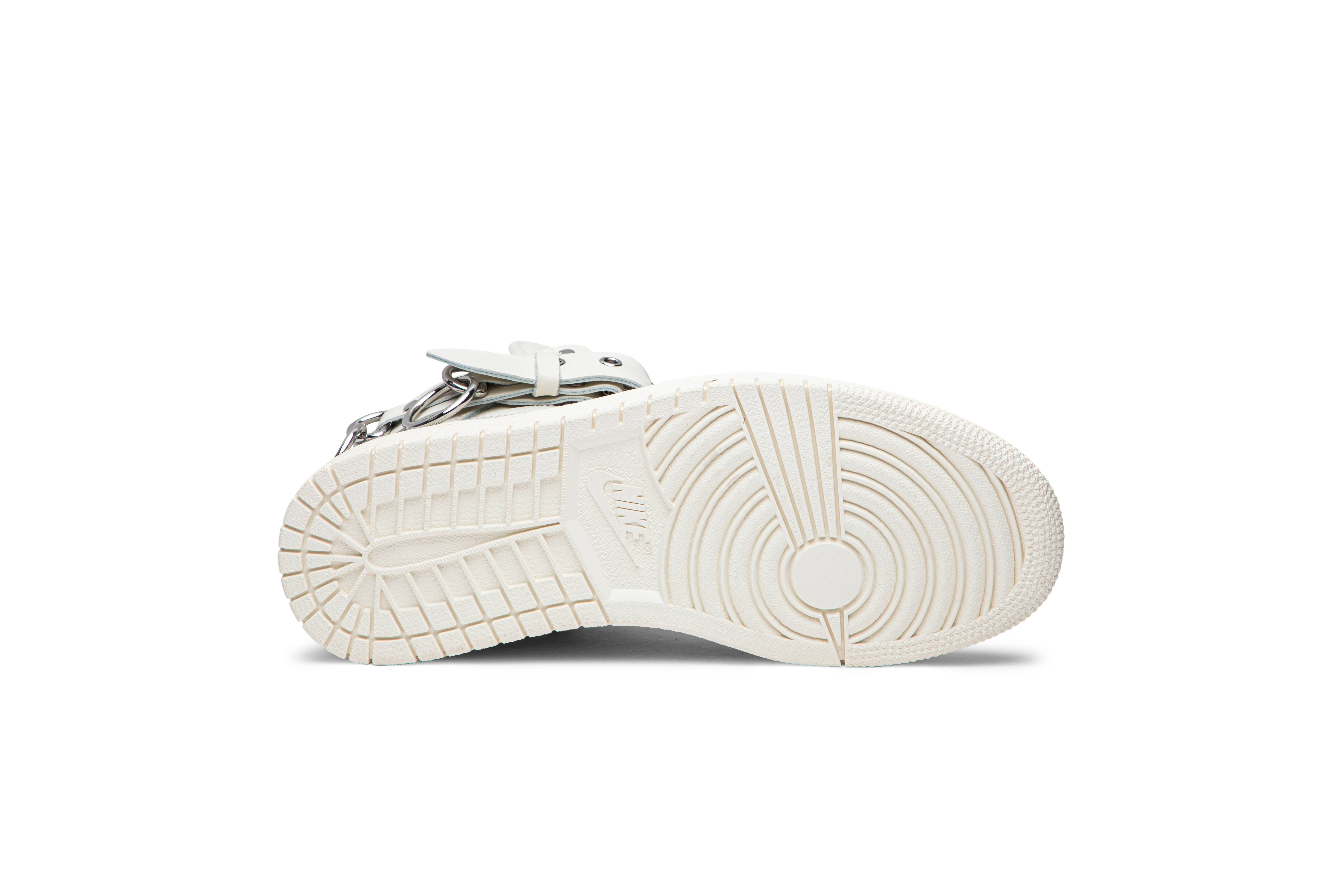 Shop 꼼데가르송 x 에어 조던 1 레트로 스트랩 하이 '화이트' CN5738-100