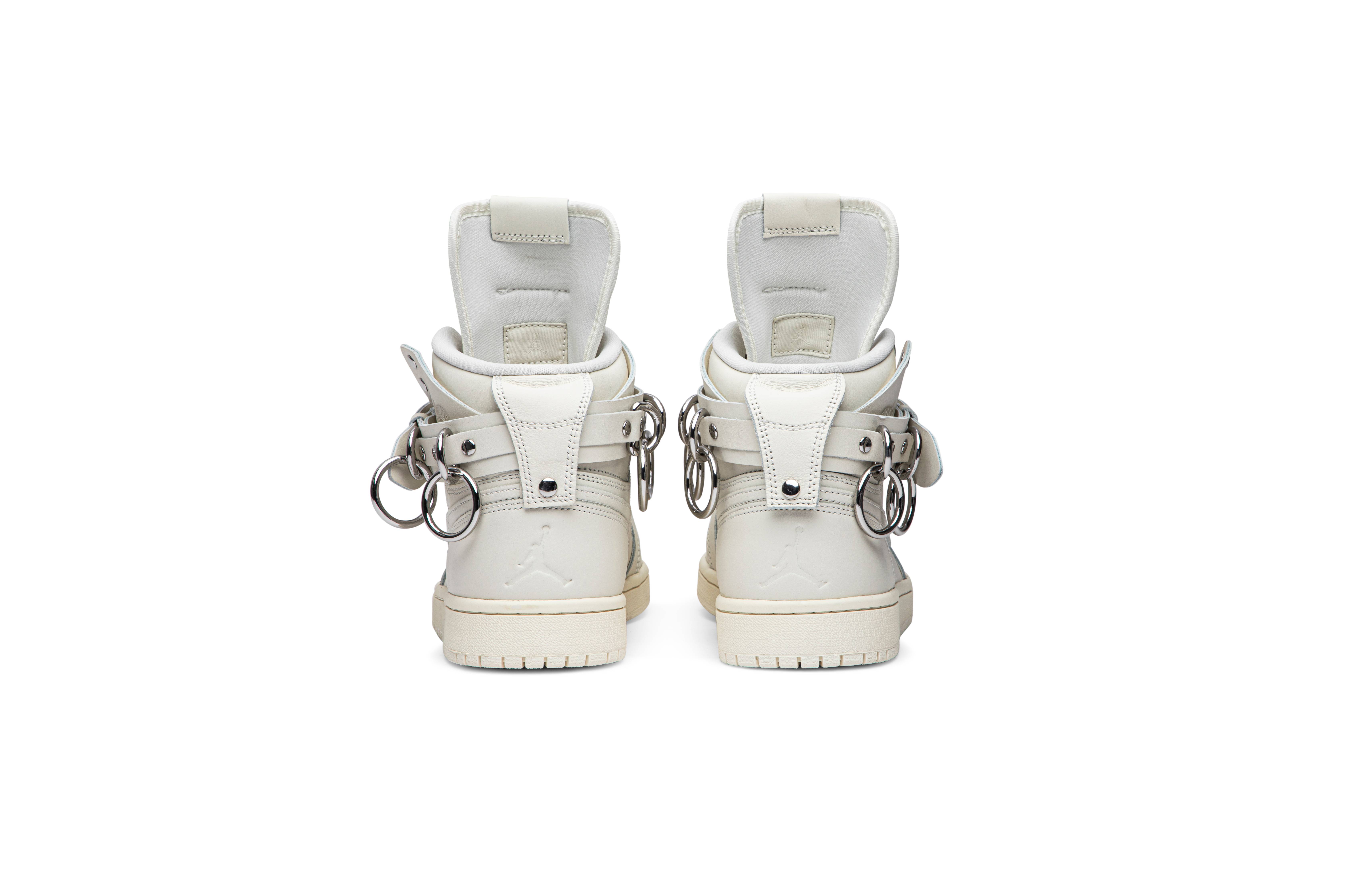Details for 꼼데가르송 x 에어 조던 1 레트로 스트랩 하이 '화이트' CN5738-100