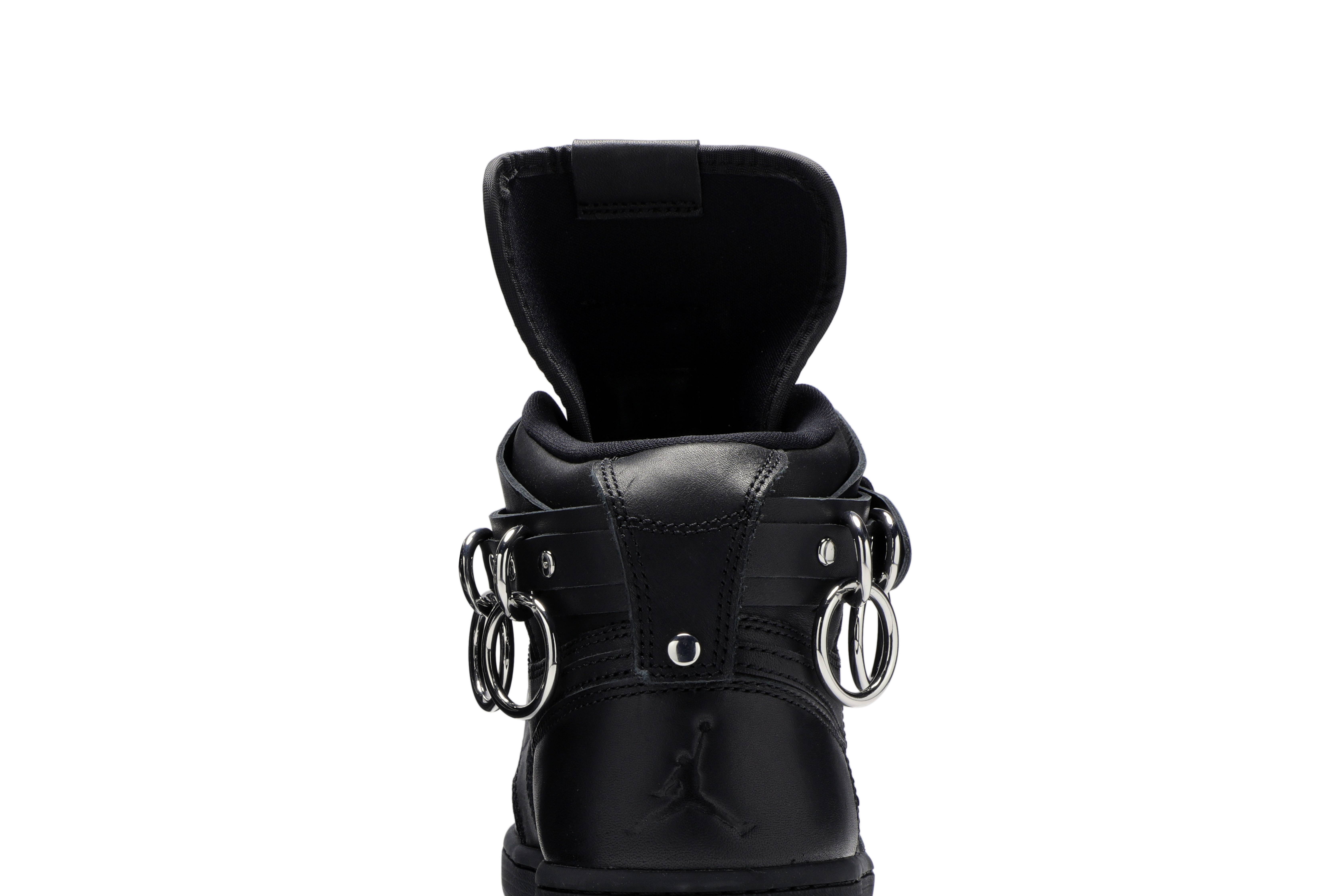 Sizing 川久保玲 x Air Jordan 1 复刻扣带高帮'黑色' CN5738-001