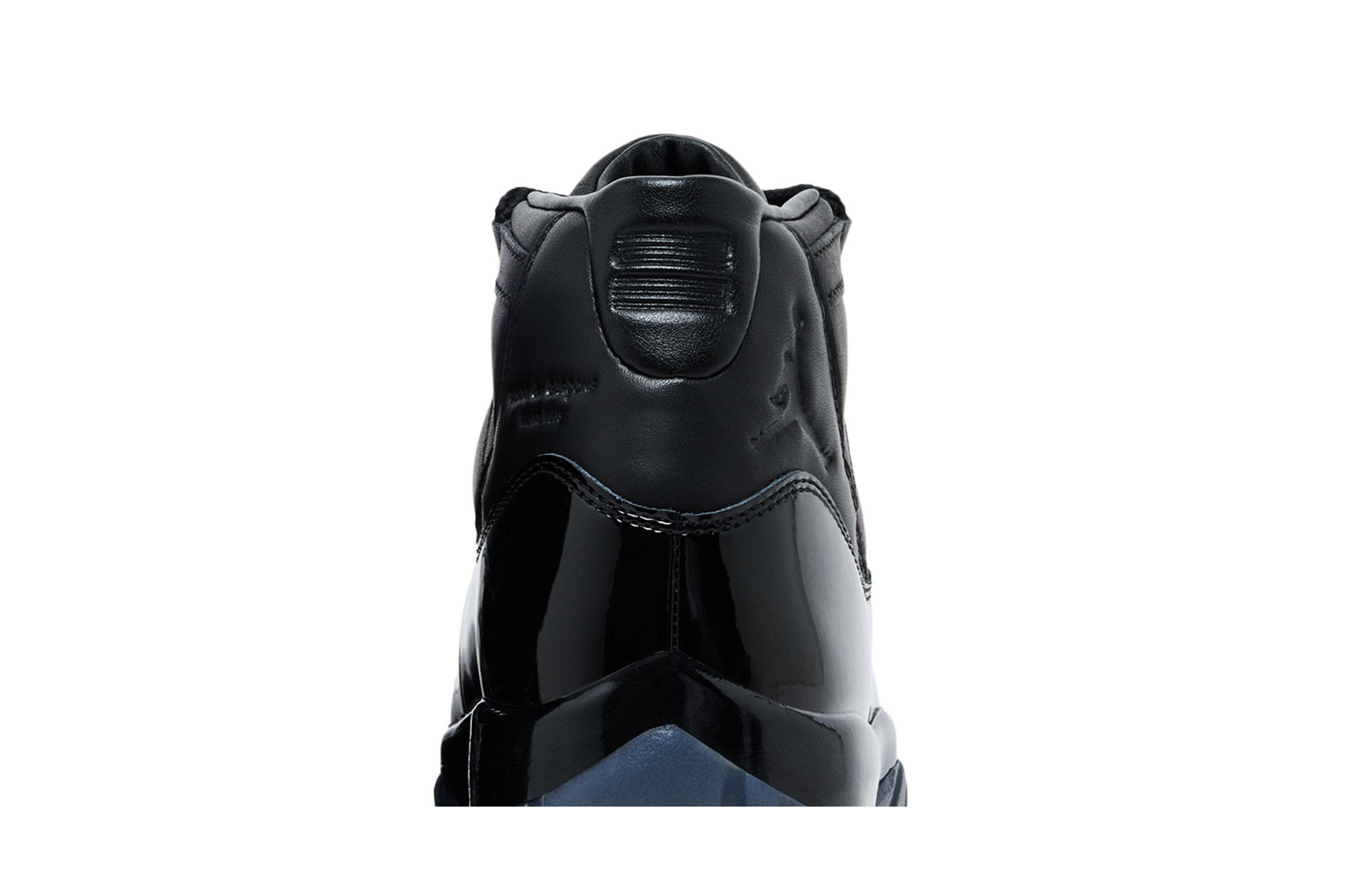 Sizing Comme des Garçons x Air Jordan 11 復刻版 ''黑色'' IV7639-001