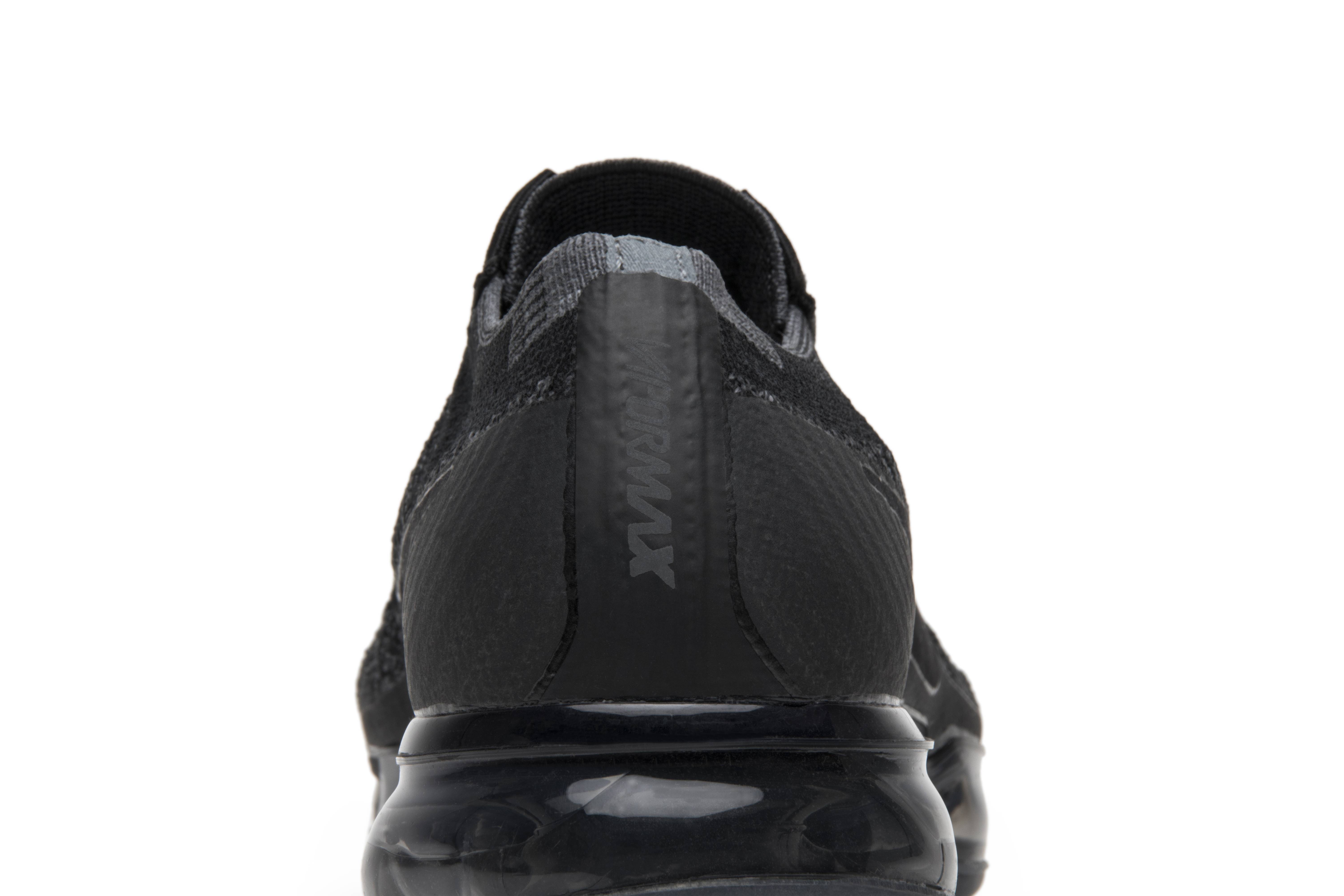 Sizing (W) Comme des Garçons x Nike Air VaporMax 'Negro' 924501-001