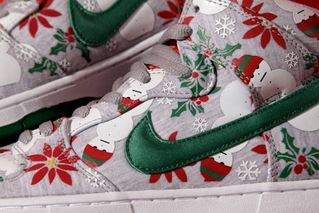 Concepts x Nike SB Dunk High Premium 'Sweater Natal Jelek' Abu-Abu 635525-036 Lookbook Concepts x Nike SB Dunk High Premium 'Sweater Natal Jelek' Abu-Abu 635525-036