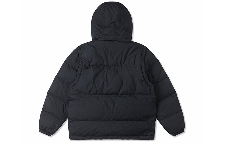 Lookbook Chaqueta Puffer Negra con Capucha Desmontable y Logo de Converse. 10025253-A03