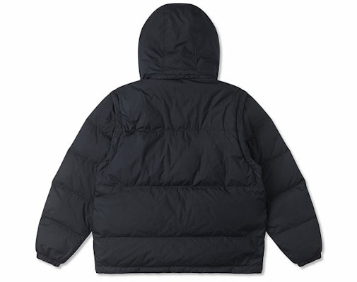 Chaqueta Puffer Negra con Capucha Desmontable y Logo de Converse. 10025253-A03 Lookbook Chaqueta Puffer Negra con Capucha Desmontable y Logo de Converse. 10025253-A03