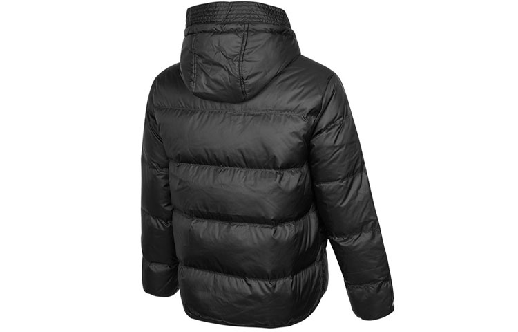 Lookbook Chaqueta de Invierno Negra Converse Acolchada con Capucha Abrigada. 10021981-A01