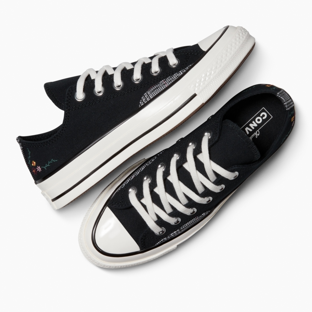 Shop コンバース チャック70 オックス ブラック/ヴィンテージホワイト カジュアルシューズ A15549C